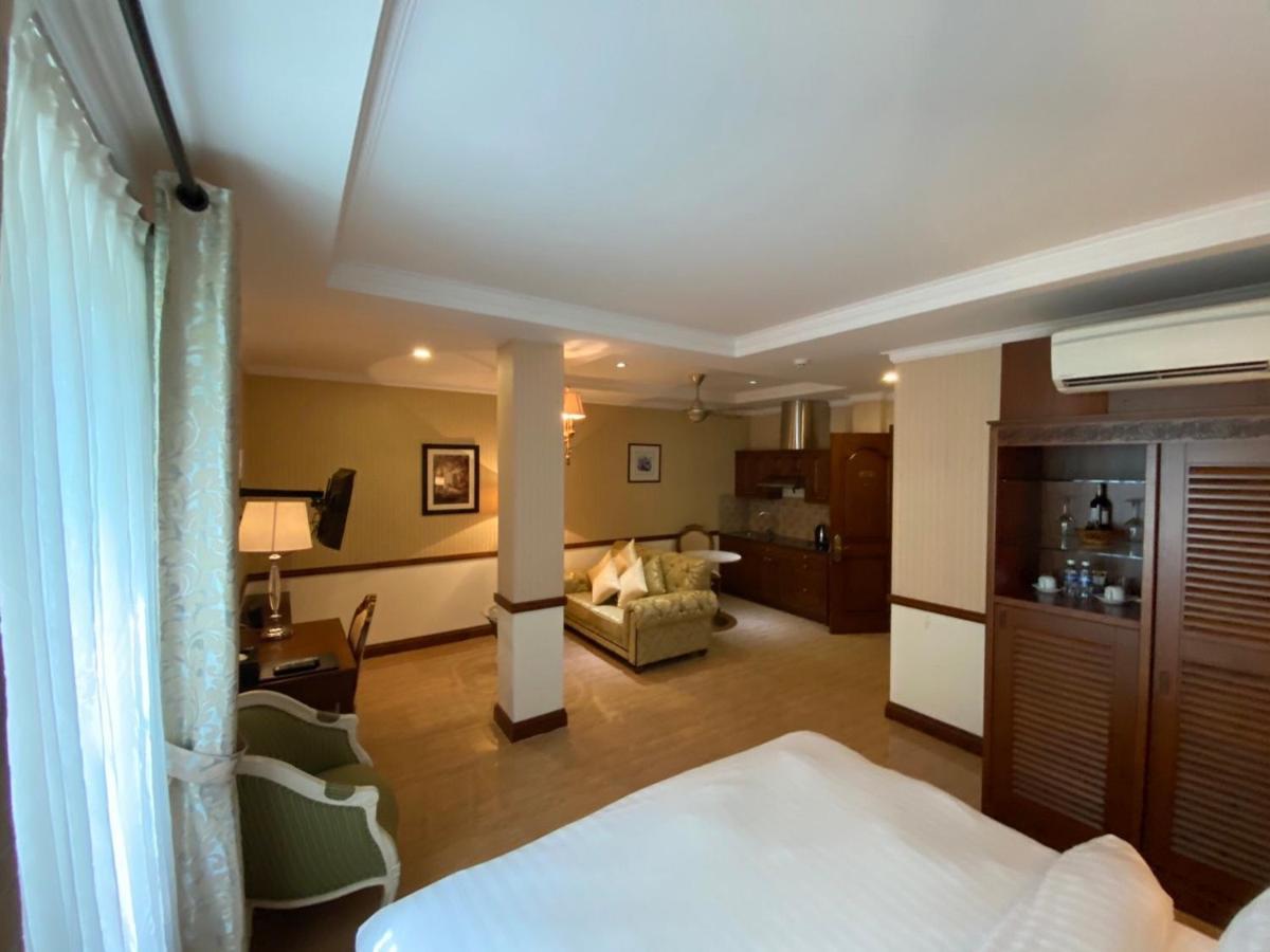 Central Hotel & Residences Swimming Pool Cidade de Ho Chi Minh Exterior foto