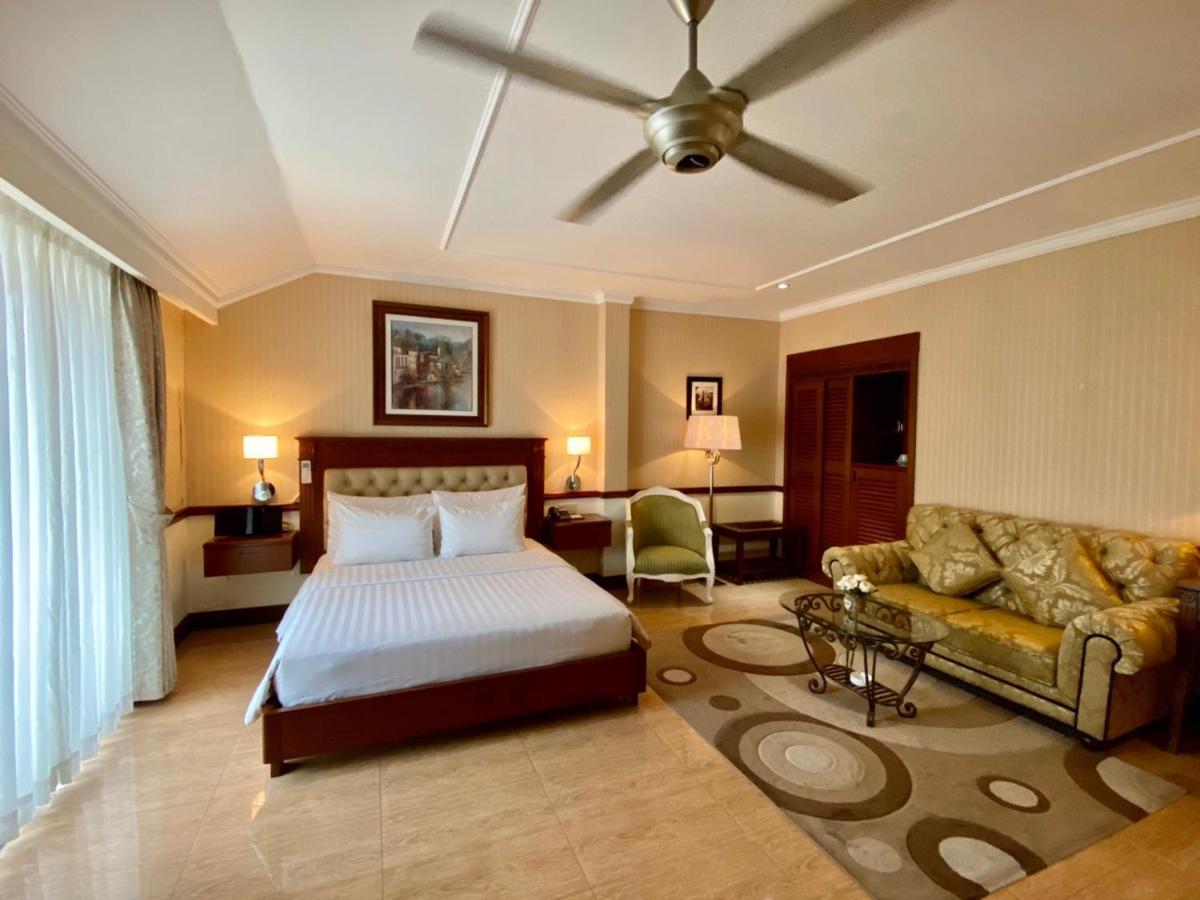 Central Hotel & Residences Swimming Pool Cidade de Ho Chi Minh Exterior foto